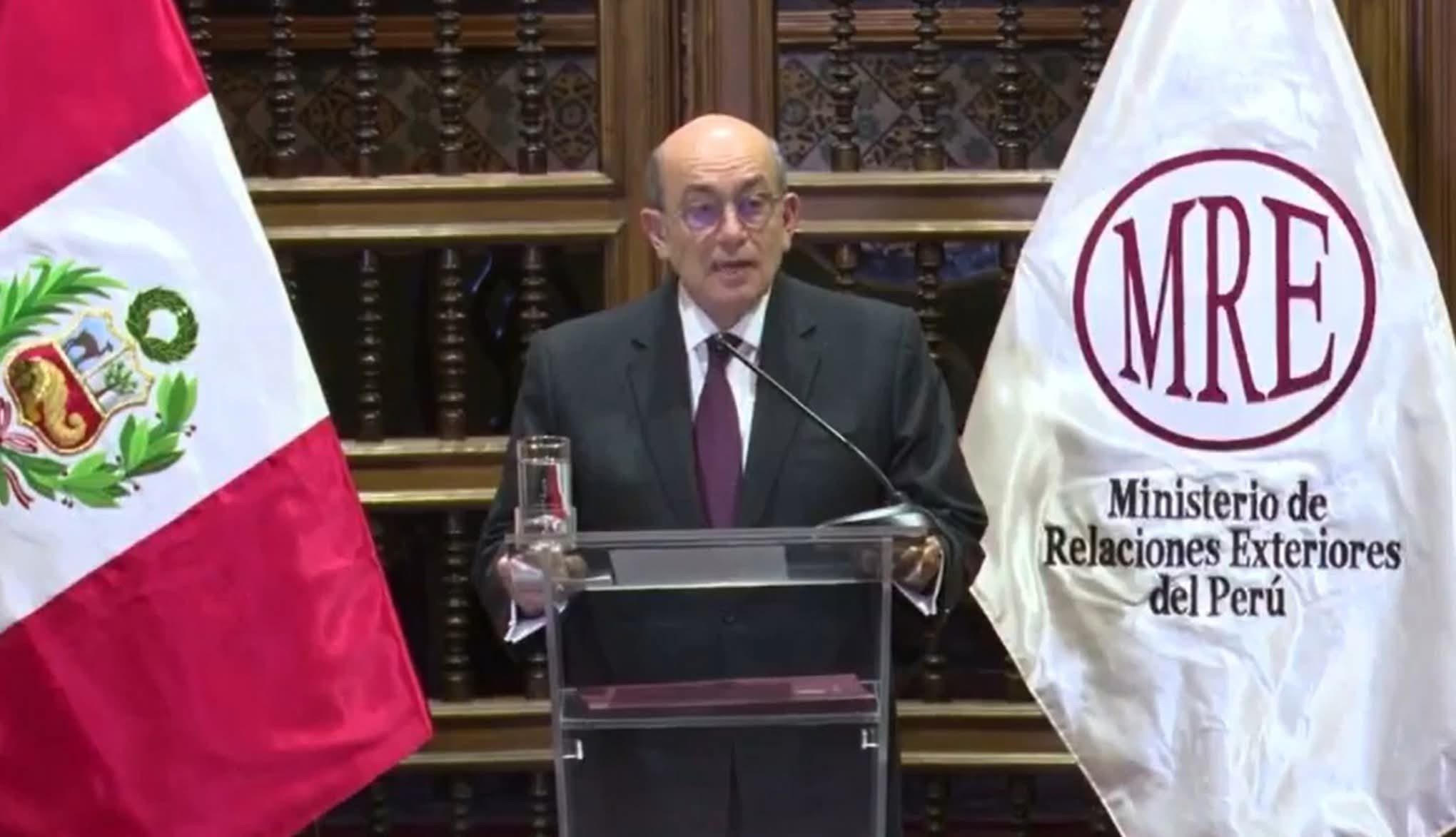 Perú rompe relaciones diplomáticas con México