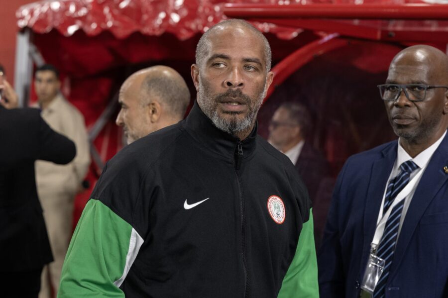 Entrenador de Nigeria acusa ‘vudú’ de Congo tras derrota en clasificación al Mundial