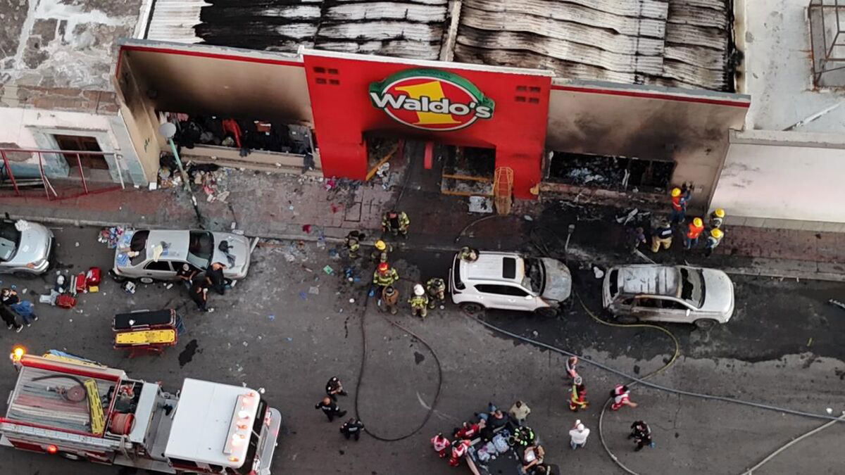 Clausuran 84 sucursales de Waldo’s en 3 estados