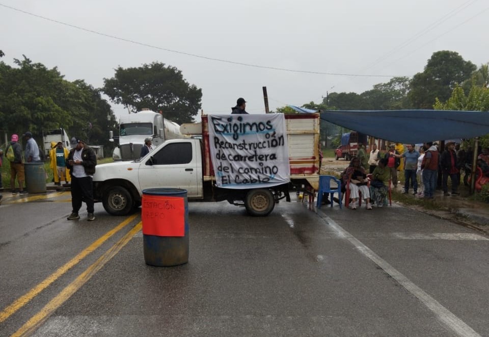 Bloqueada la carretera transístmica, a la altura de la localidad de Nuevo Ubero