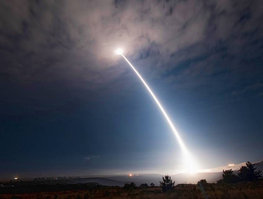 EU realiza ensayo con misil balístico nuclear desarmado