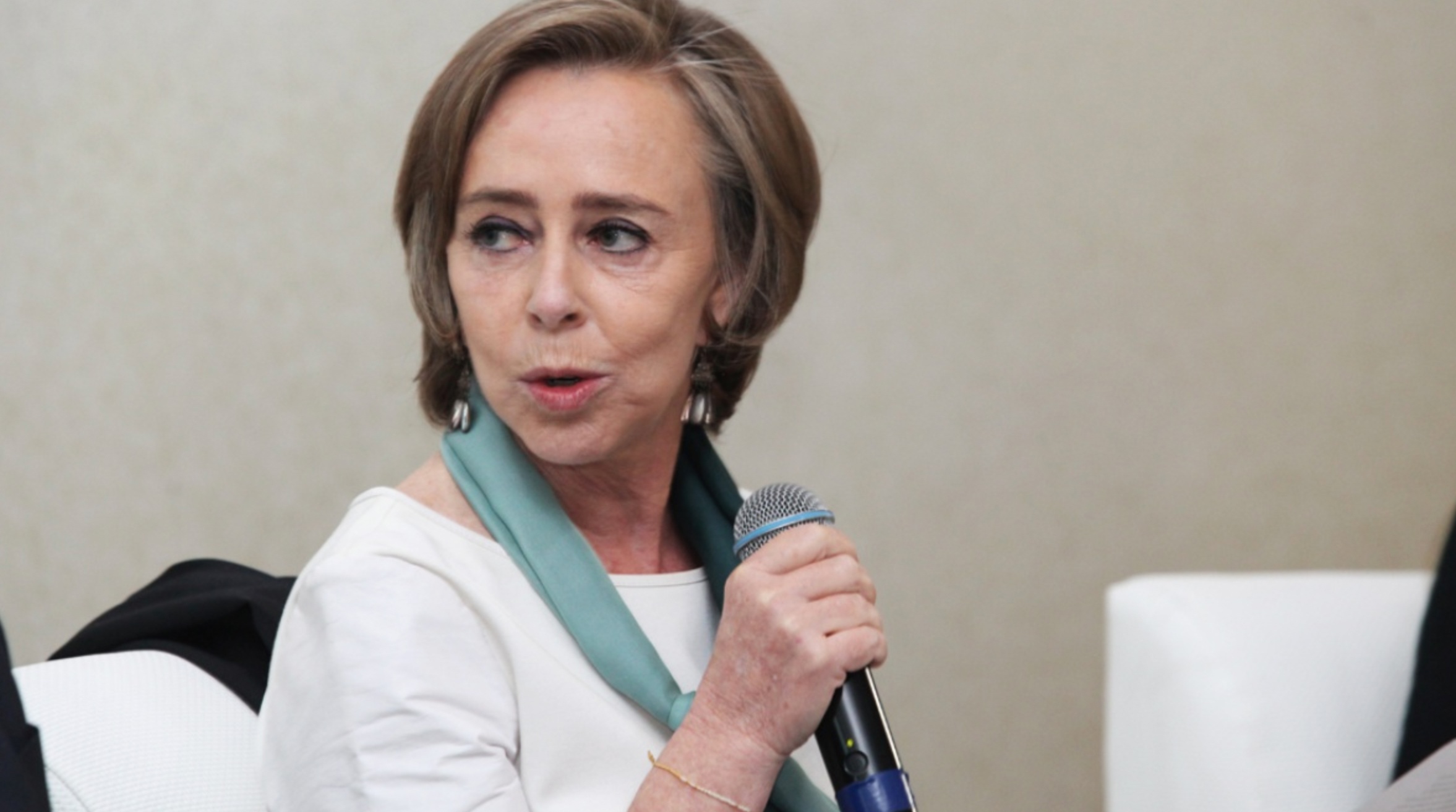 FGR acusa a María Amparo Casar de uso ilícito de atribuciones