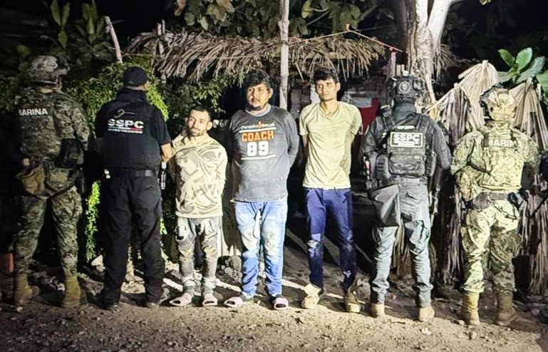 Detienen a Integrantes de ‘Los Blancos de Troya’, Extorsionadores de Limoneros, en Apatzingán