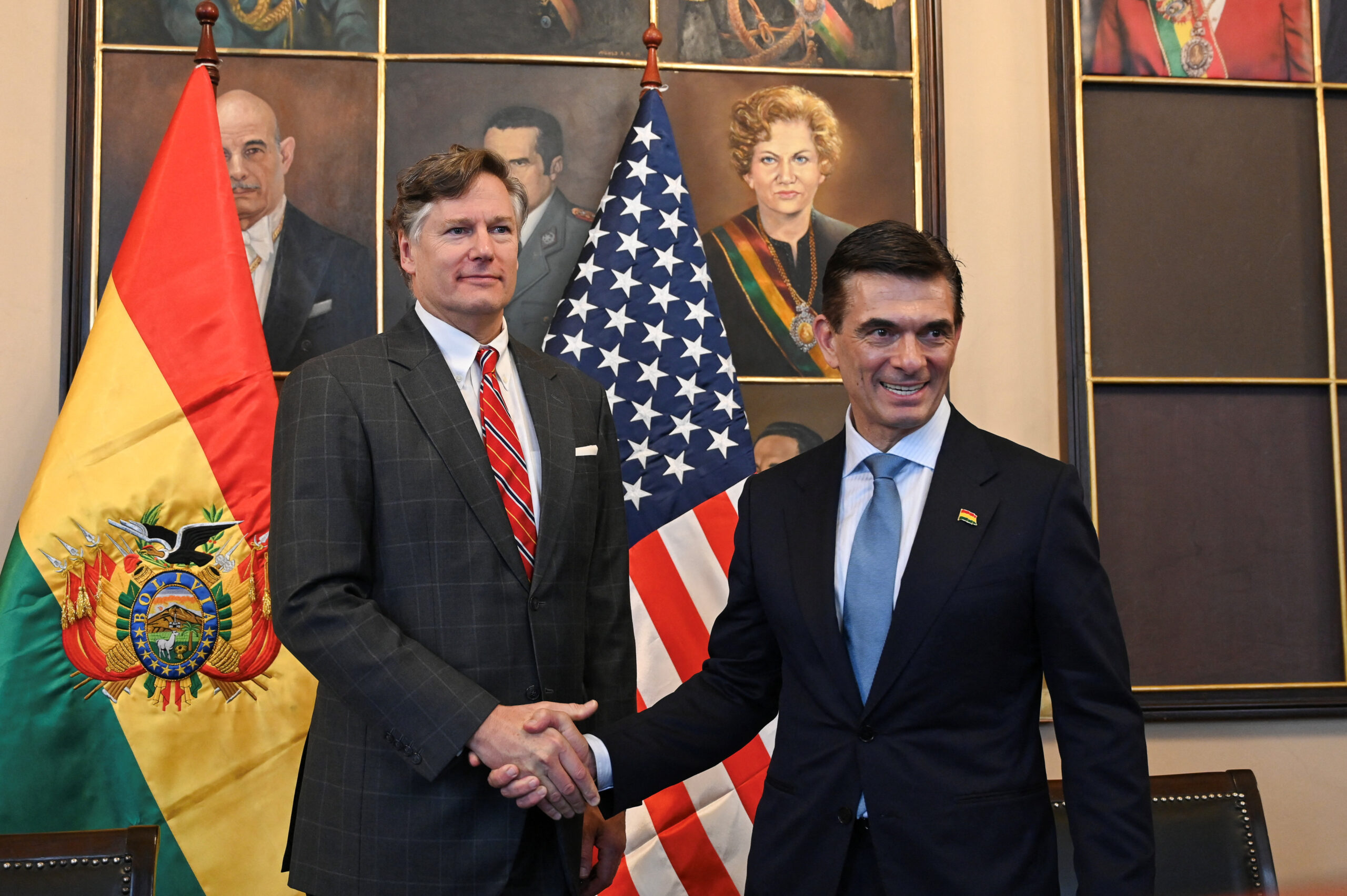 Estados Unidos aplaude las reformas económicas liberales del nuevo gobierno boliviano