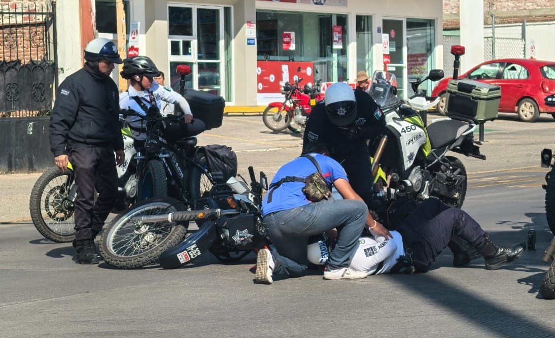 Se cae de su motocicleta elemento de tránsito durante marcha de la Sección XXII  