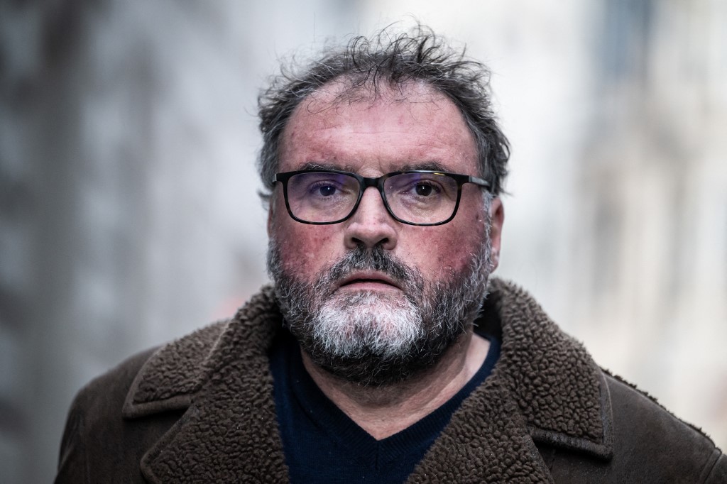 Cadena perpetua a anestesista francés que mató a 12 pacientes