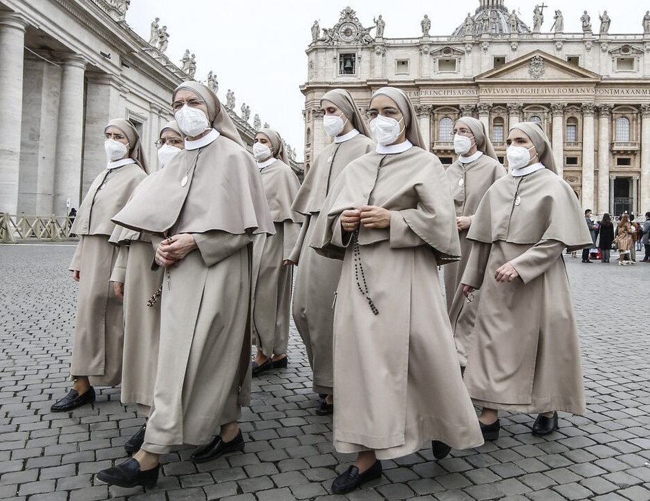 El Vaticano rechaza de nuevo que mujeres sean ordenadas como diaconisas