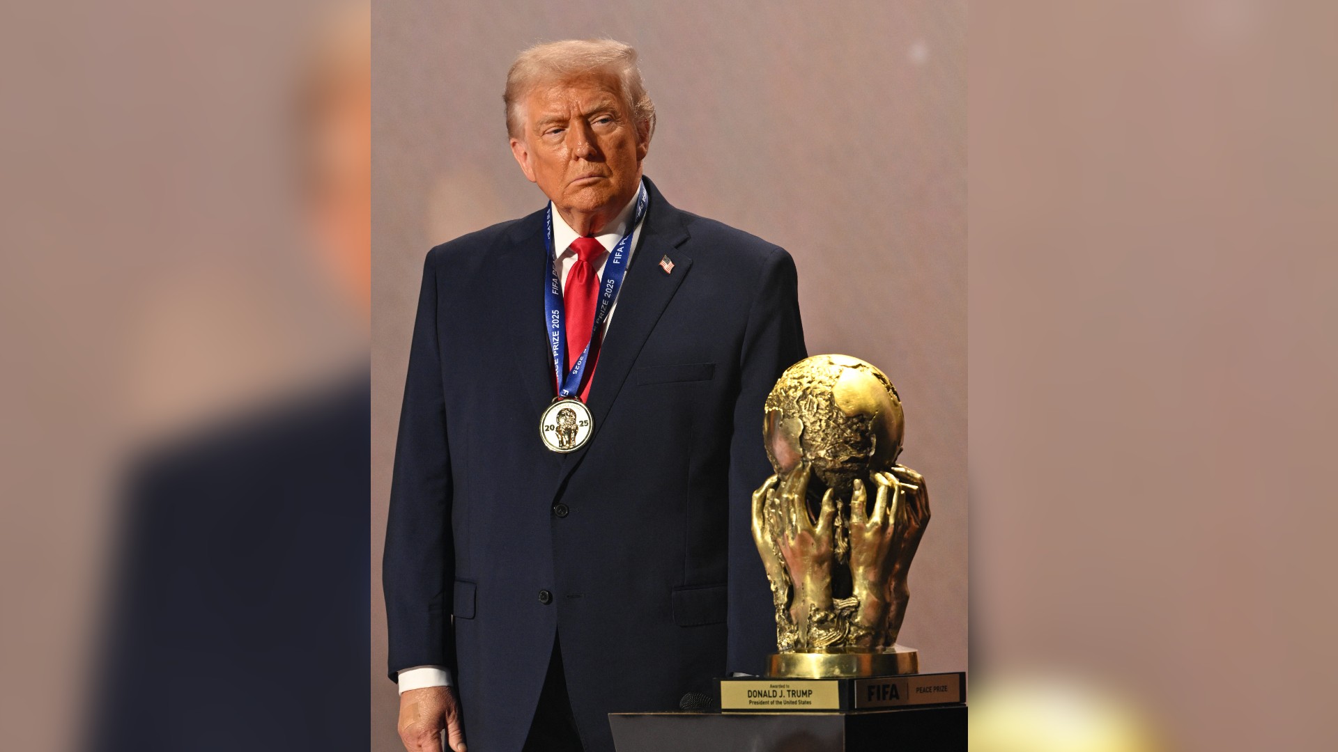 Trump recibe el primer Premio de la Paz de la FIFA