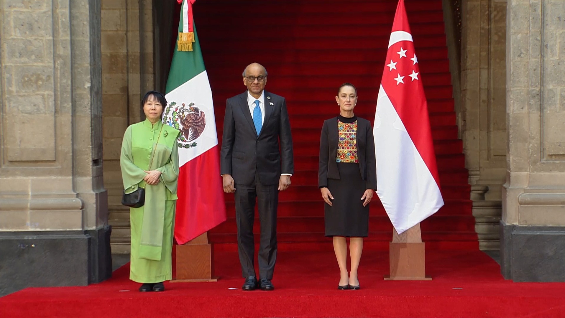 Claudia Sheinbaum recibe en Palacio Nacional al presidente de Singapur