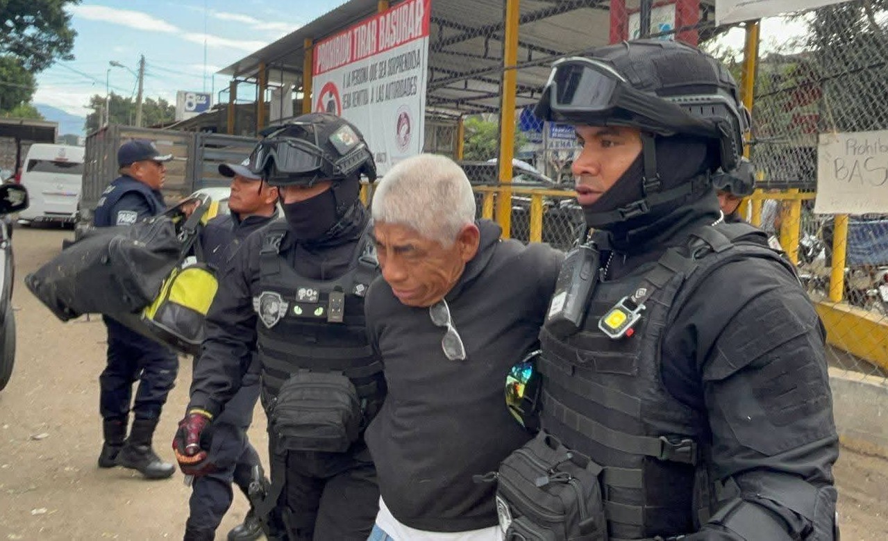 Detienen a un abuelito con drogas y un cuchillo en la Central de Abasto
