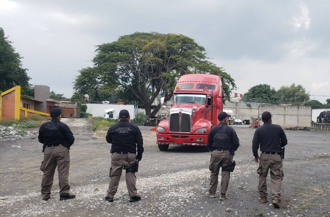 Aseguran 32 mil litros de huachicol y 19 vehículos en Veracruz