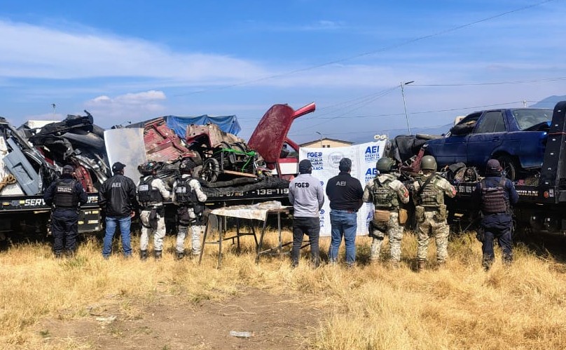 Catean deshuesadero en San Andrés Zautla; aseguran autopartes y drogas