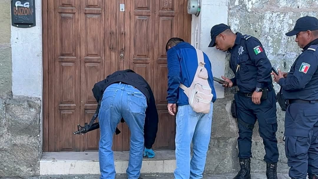 Mano de plástico genera pánico en el Centro Histórico de la Ciudad de Oaxaca