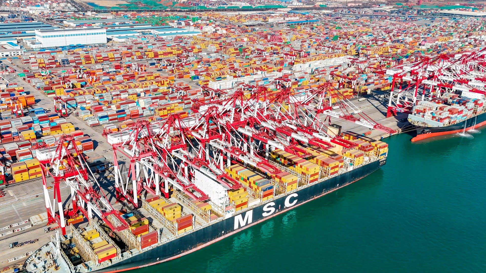 Superávit comercial chino alcanza récord en 2025