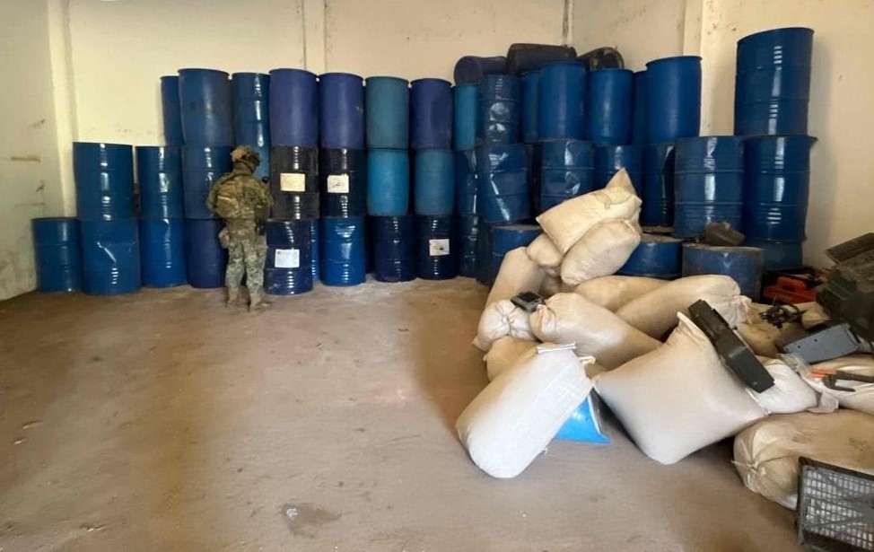 Desmantelan campamento clandestino para drogas sintéticas en Guerrero