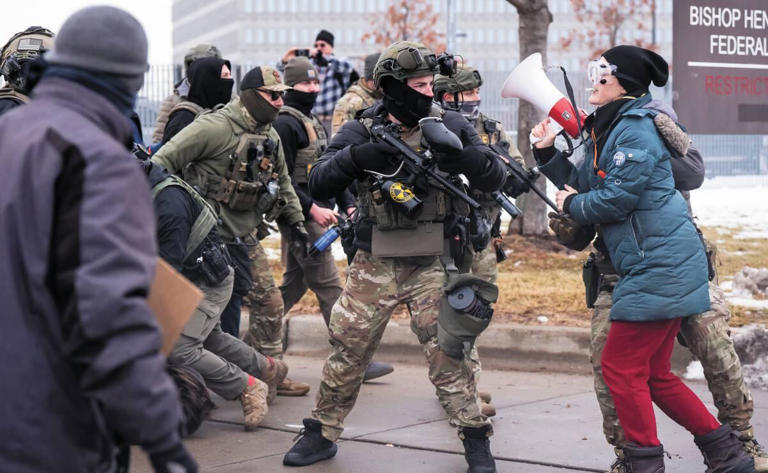 Trump amenaza con invocar una Ley de Insurrección tras protestas contra ICE en Minnesota