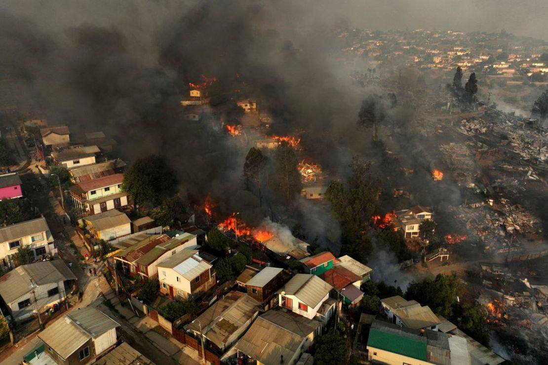 Chile declara estado de catástrofe en Ñuble y Biobío por los incendios que han matado a 19 personas
