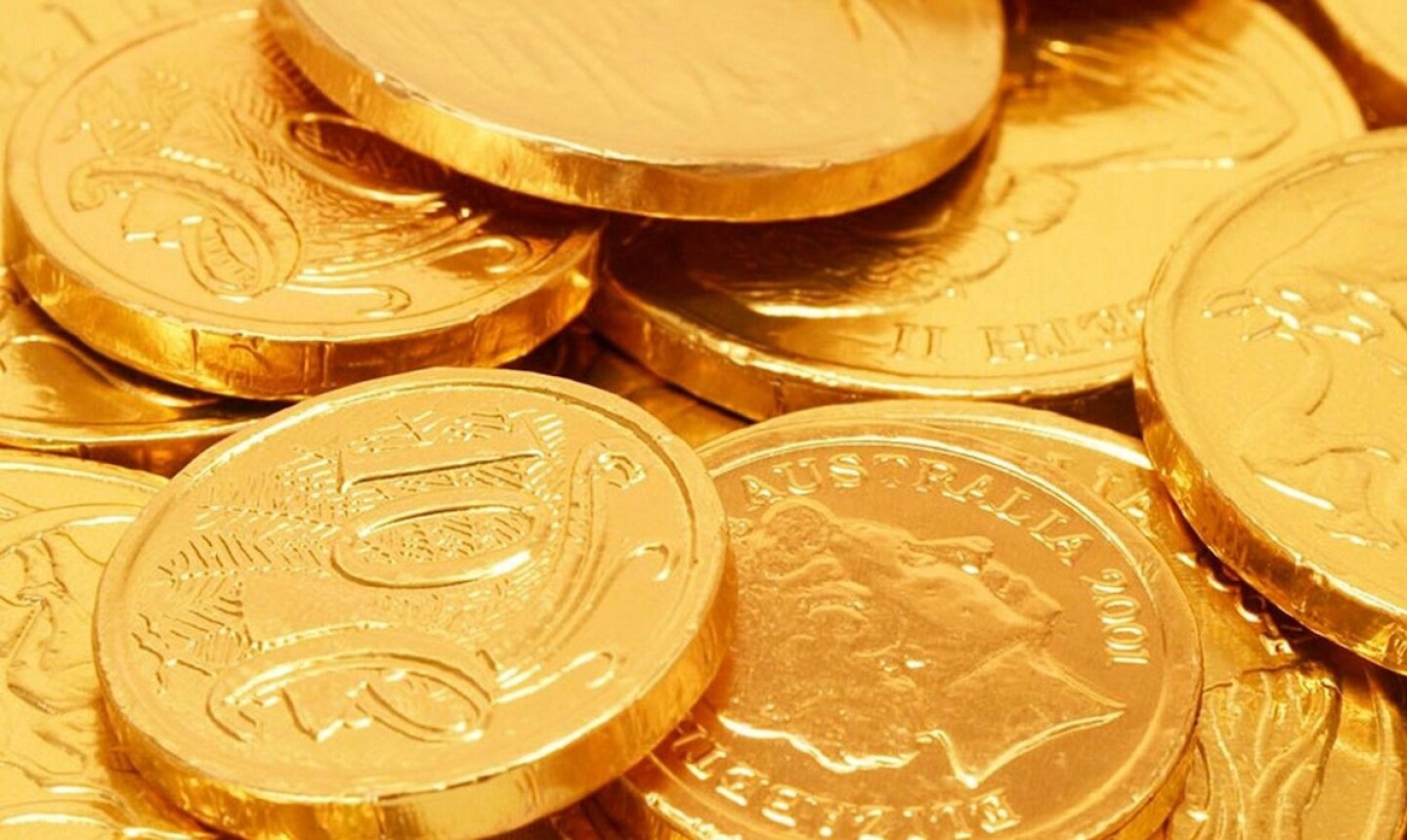 El oro logra nuevo récord superando los 5 mil dólares
