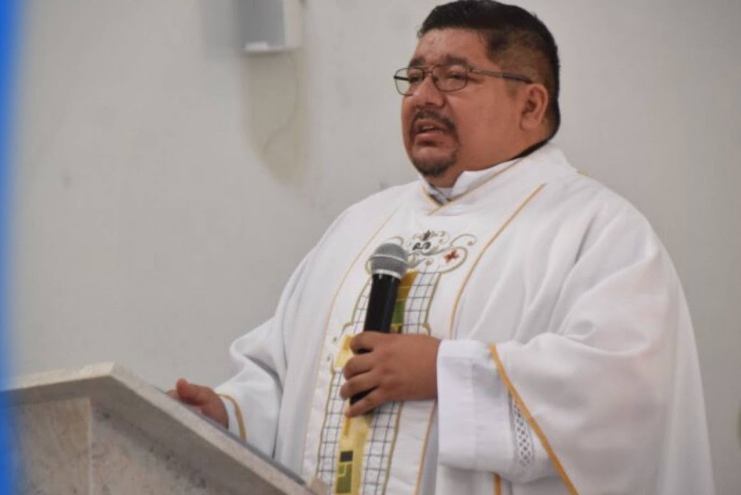 Sacerdote Filiberto Velázquez es desplazado de Guerrero por amenazas del crimen