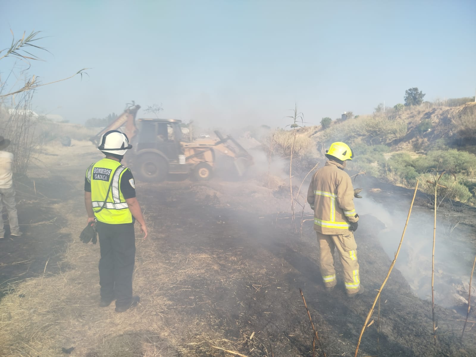 Quema de pastizales genera humo denso en la ciudad de Oaxaca