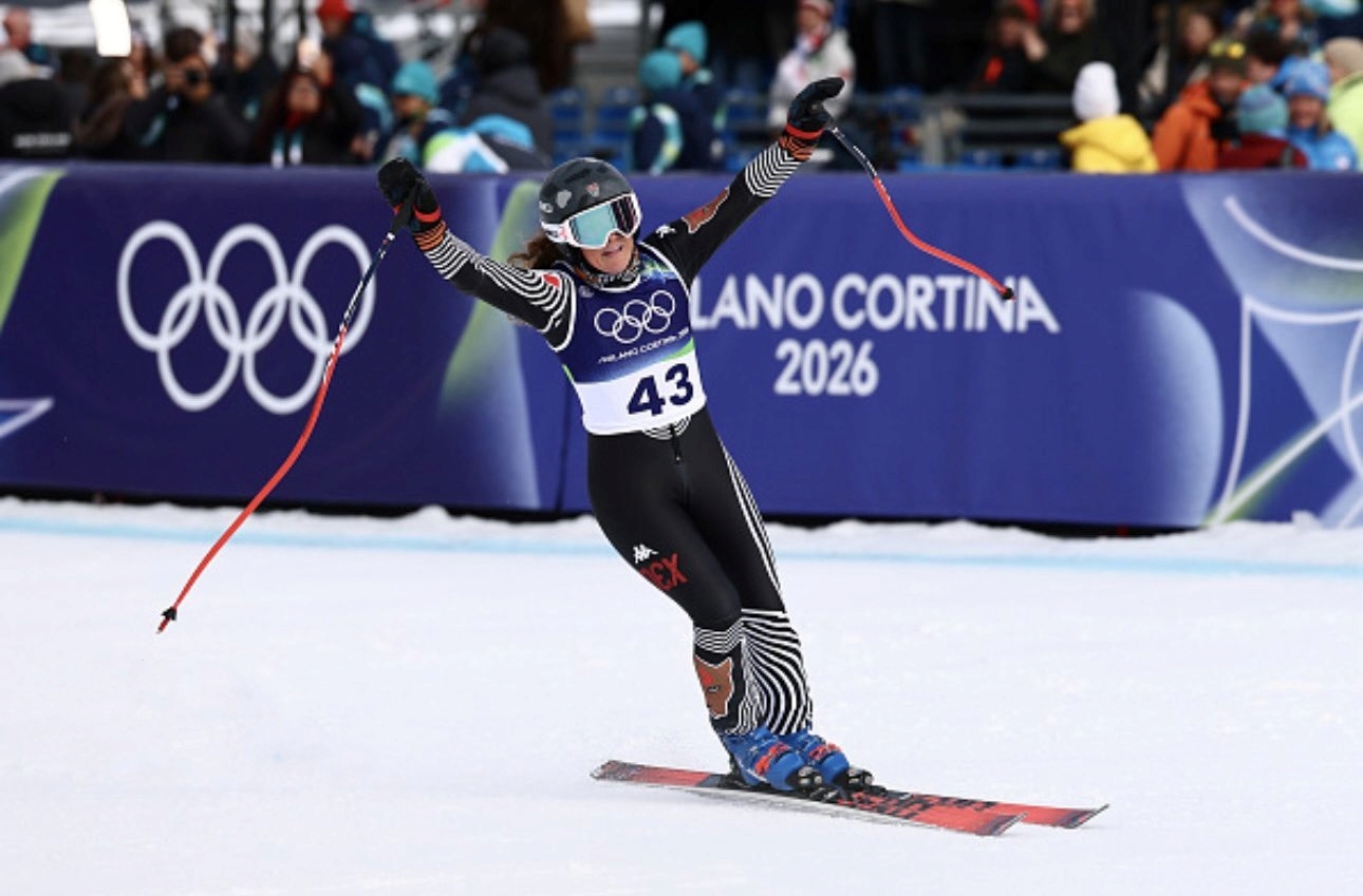 La esquiadora mexicana Sarah Schleper hace historia al convirtise en la primera atleta en participar en siete ediciones de esta competición.