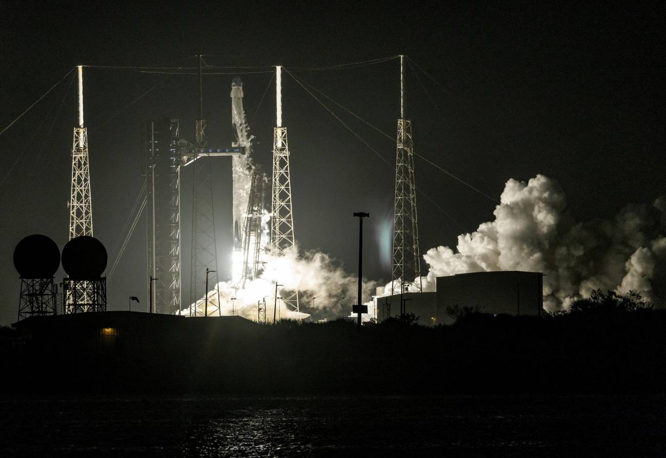 La NASA y SpaceX lanzaron a cuatro astronautas a la Estación Espacial Internacional