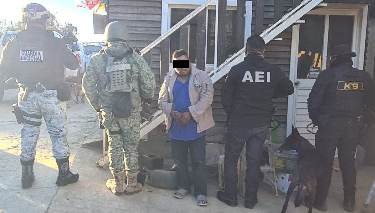 Detienen a una persona tras cateo en punto de narcomenudeo en Santiago Laxopa