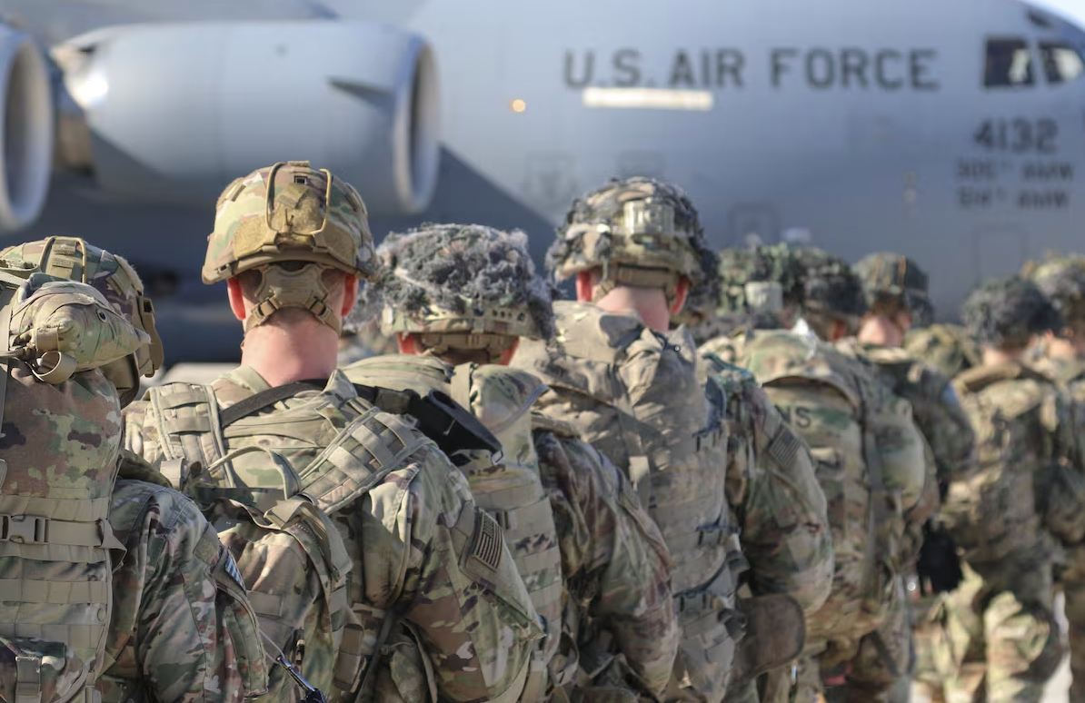 Pentágono anuncia el despliegue de 3 mil paracaidistas a Oriente Medio