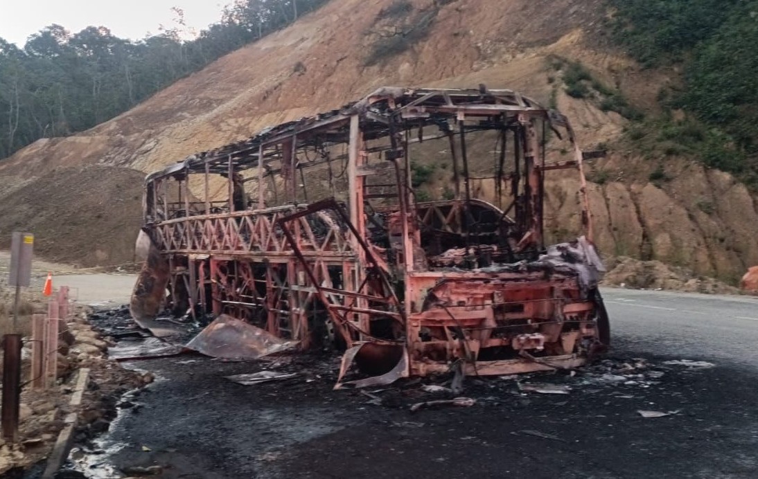 Autobús del ADO se incendia en la carretera Barranca Larga – Ventanilla