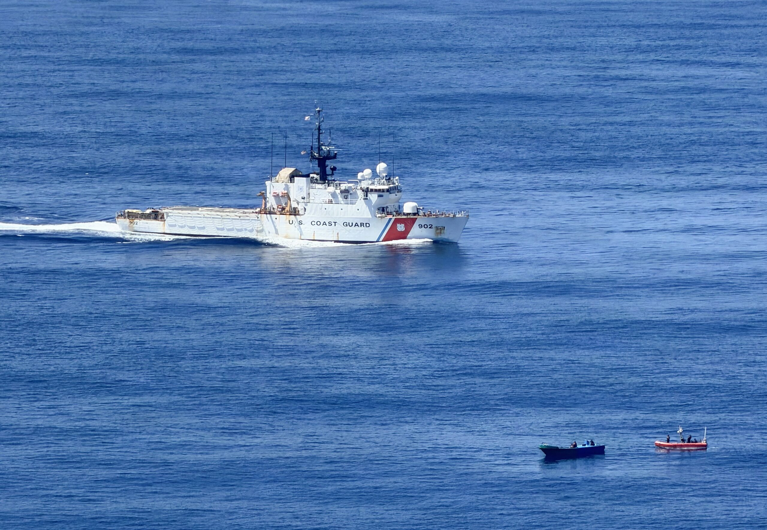 Guardia Costera de Estados Unidos confisca casi dos toneladas de cocaína en el Pacífico