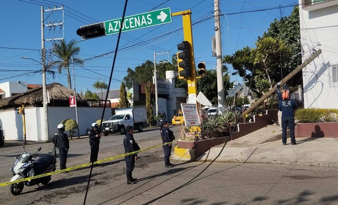 Atienden reporte de riesgo en la colonia Reforma
